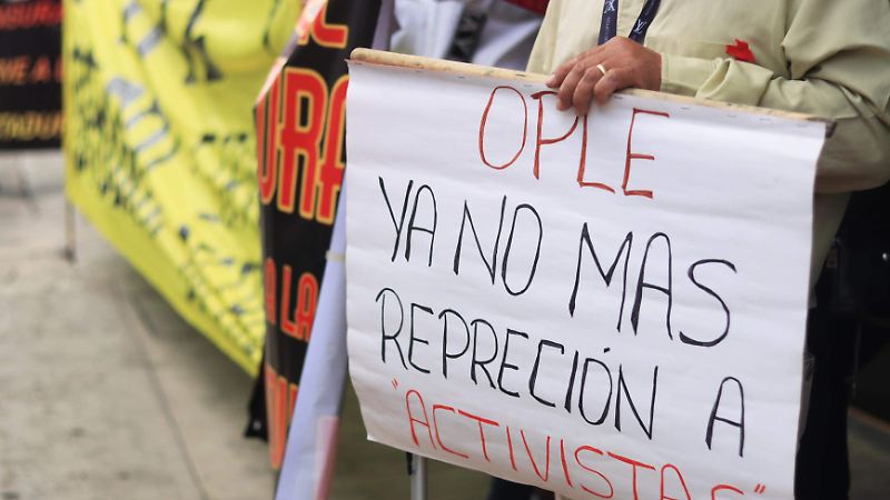 Integrantes de Resistencia Veracruzana protestaron ante el OPLE en Xalapa